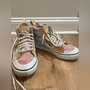 WOMANS RAINBOW VANS